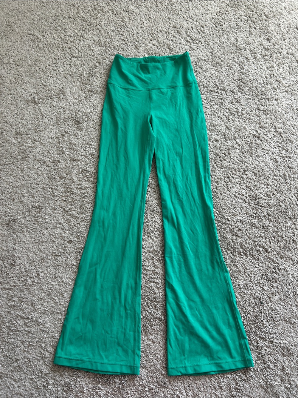 NWOT LULULEMON GREEN GROOVE FLARE LEGGINGS size 6 32.5’